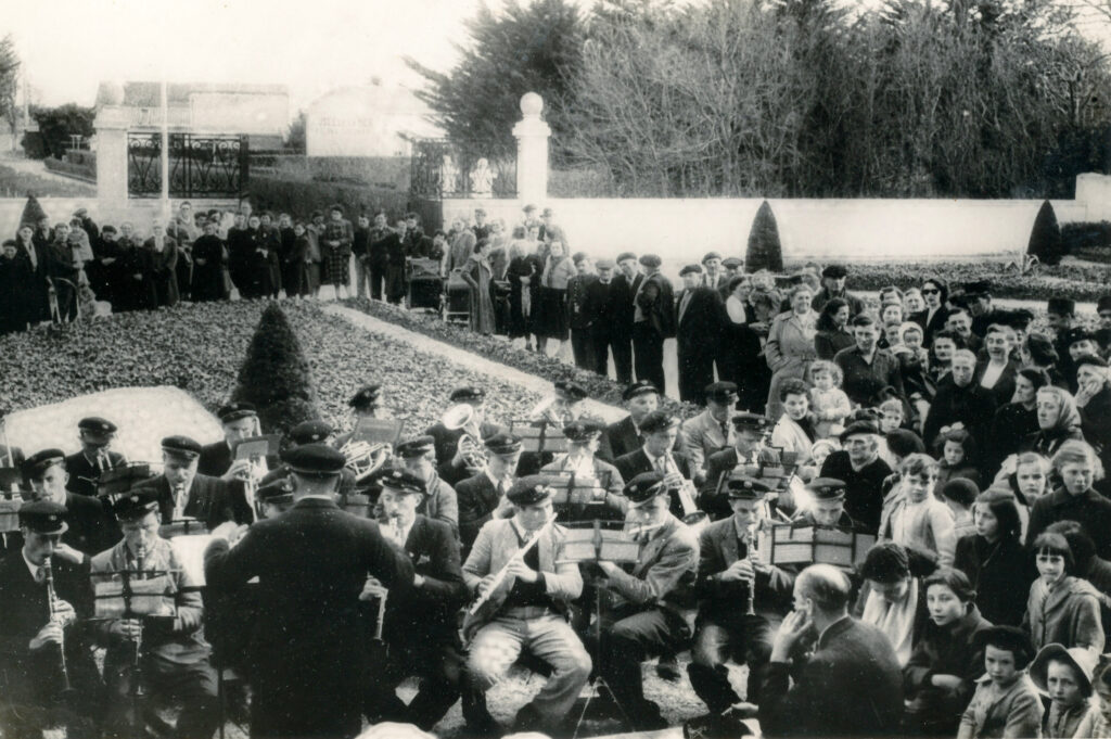 1954